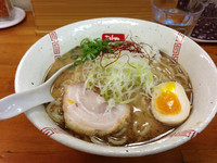 「醤油ラーメン（中盛）」@らーめん 弥七の写真