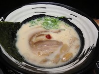 「白まるらぁ麺（通常６８０円⇒開店サービス価格５００円）」@まる蘭 川越店の写真