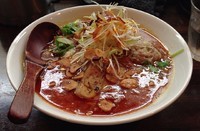 「紅らーめん＋ごはん(830円＋100円)」@らーめん チキントの写真