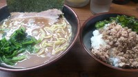 「ラーメン並・ライス（ランチ時）無料」@横浜家系らーめん 武道家 吉祥寺店の写真