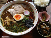 「濃厚ラーメン(大盛り)＋小ライス」@軽食・喫茶シークエンスの写真