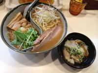 「二色らーめん、とろりワンタン」@森のやの写真