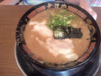 「とんこつラーメン」@無鉄砲 大阪店の写真