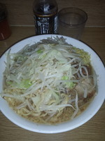 「ラーメン豚入り しょうが、にんにく」@ラーメン二郎 栃木街道店の写真