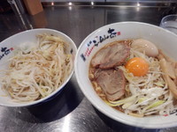 「油そば（野菜多め）850円」@らーめん大 竹ノ塚店の写真