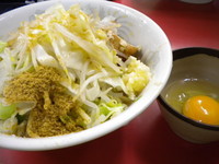 「汁なし（ヤサイ・ニンニク・カラメ・魚粉）600円+生卵50円」@ラーメン二郎 環七一之江店の写真