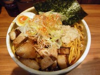 「レッドチリ汁なし＋肉増し＋麺増し一枚＋背脂マシ」@汁なし破顔の写真