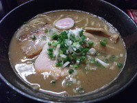 「濃厚豚骨魚介ラーメン」@麺屋33の写真