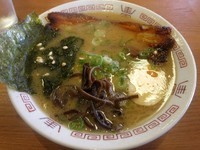 「白 トンコツ ６５０円」@東京目黒豚骨ラーメンなおじ 田部井町店の写真