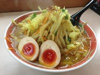 「スープカレータンメン 800円＋味玉100円」@あぢとみ食堂の写真