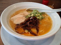 「博多ラーメン固め500円+替え玉100円」@ヒノマル食堂 肉そばなおじの写真