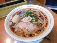 「味玉中華そば＋大盛り（無料）」@横浜中華そば 維新商店の写真