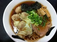 「焼き煮干しワンタンメン（醤油）」@ラーメン天天の写真