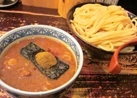 「激辛つけ麺「灼熱」（辛さ極限）　900円（大盛まで無料）」@つけ麺専門店 三田製麺所 池袋西口店の写真