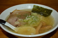 「塩らあめん（大盛り）（220g)　600円」@上州地鶏ラーメン 翔鶴の写真