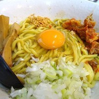 「油そば（ヤサイ魚粉）　750円」@味噌麺処 花道庵の写真