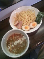 「叉焼切落しつけ麺７５０円+俵むすび(ﾗﾝﾁｻｰﾋﾞｽ)」@らーめん 山頭火 渋谷店の写真