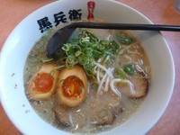 「くろ玉らーめん　（ラーメン半熟卵付）」@九州ラーメン黒兵衛 宝塚中筋店の写真