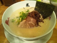 「豚骨ラーメン５００円」@博多風龍 神田西口店の写真