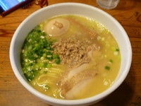 「白鶏らーめん（ランチ味玉＋Ｍｙ箸サービス大盛）　７００円」@鶏の穴の写真