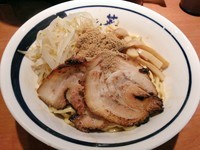 「まぜそば\750＋ニンニク\50」@麺や 葵 日暮里駅前店の写真