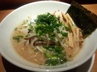 「和風豚骨らーめん 白(800円)」@GINZA DINING RONTANの写真