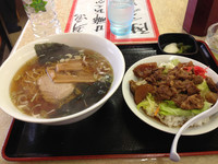 「ラーメンとミニ牛すじ煮込み丼【650円】」@石川家食堂の写真