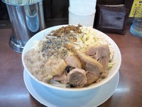 「汁なし豚いり980」@ラーメン 豚珍の写真