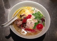 「【限定昼夜各15食】ソラと凪の豚骨ROSSO　1000円」@ソラノイロ ARTISAN NOODLESの写真
