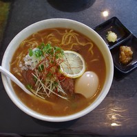 「牛麺/中太麺 800円 +味玉(クーポン)」@麺屋月虹の写真