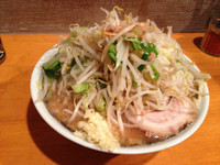 「大ラーメン豚入り＋味玉」@豚星。の写真
