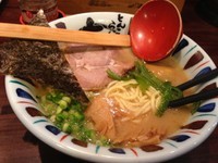 「濃厚七志味玉ラーメン ¥780」@七志 とんこつ編 青葉台店の写真