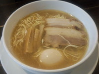 「しお+煮玉子+チャーシュー丼（普通）」@徳川町 如水 本店の写真