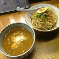 「トマトカレーつけ麺 並(夏季限定)＋味玉」@銀座 朧月の写真