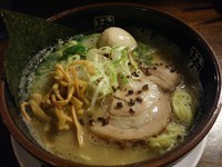 「伝説の塩豚骨（大盛り）　＋味玉：サービス券」@きまぐれ八兵衛 安曇野本店の写真