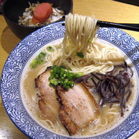 「九州博多とんこつVer + ジャコ明太ごはん 0円」@麺屋 一燈の写真