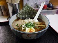 「天芯しょうゆらーめん」@天芯らーめん 弥栄店の写真