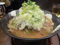 「味噌そば　白ネギ（無料トッピング）+鶏南蛮セット」@濃厚鶏そば麺屋まるの写真