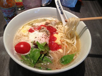 「トンコツROSSO」@ソラノイロ ARTISAN NOODLESの写真