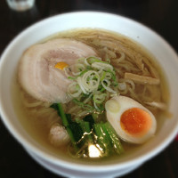 「鶏だし塩ラーメン(太麺変更)大盛」@吉田商店の写真