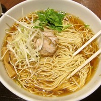 「しょうゆらーめん　750円」@らーめんたいざん 海老名SA店の写真