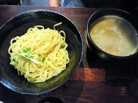 「濃厚鶏煮干しつけ麺　８００円」@自家製麺ほうきぼし 神田店の写真