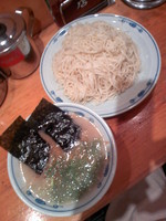 「黒つけ麺７５０円」@らあめん 渋谷三丁目の写真