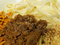 「汁なし担々麺￥８８０」@自家製麺ほうきぼし 神田店の写真