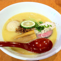 「味玉鶏白湯ラーメン 880円」@麺屋 翔 西新宿本店の写真