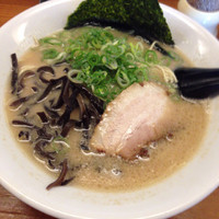 「らぁめん+替え玉1」@豚真拉麺 一休 東店の写真