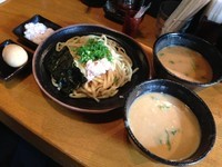 「濃厚 雲丹まみれつけ麺 1000円＋カニほぐし身 400円」@麺屋 大漁まことの写真