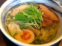 「福の塩そば＋海老ワンタン」@らーめん真太の写真