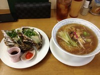 「かけ蕎麦 with 天然本岩牡蠣＋秋の香り（国産）」@MENYA 食い味の道有楽の写真