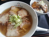 「喜多方ラーメン￥580＋焼豚のせご飯￥230」@喜多方ラーメン 坂内 岩槻店の写真